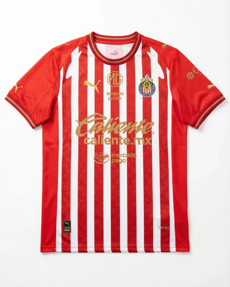 26 Chivas Guadalajara Home Fan Version